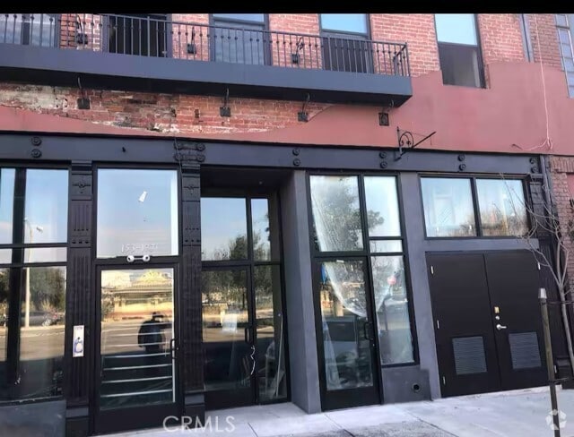Building Photo - 165 E 2nd St Rental