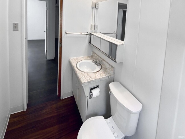 Photo - 128 N Clark St