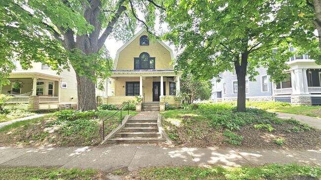 Building Photo - 2408 Bryant Ave S Rental
