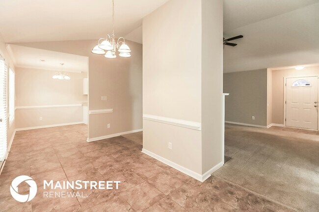 Photo - 450 Clear Blue Way