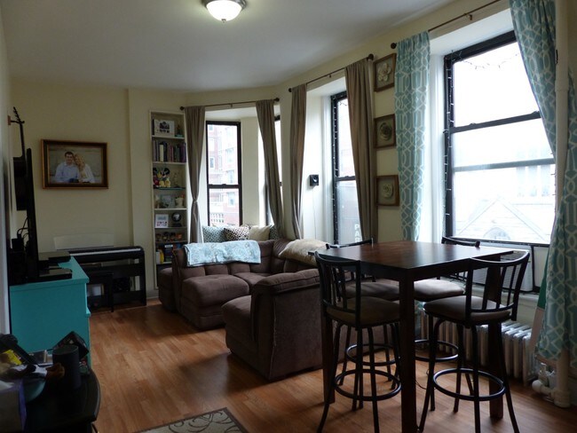 Photo - Super Sunny 1 BD, Panoramic Windows, Gut R...