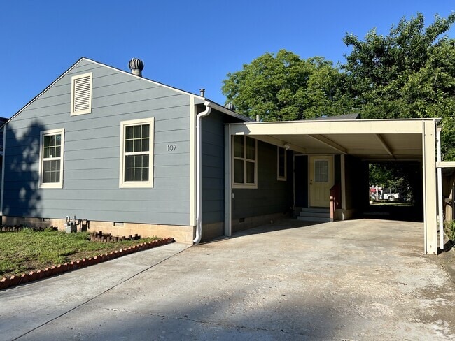 Building Photo - 107 N Gillette Ave Rental