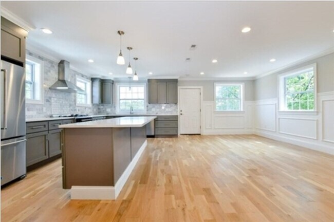 Photo - 235 Webster Ave Unidad 2