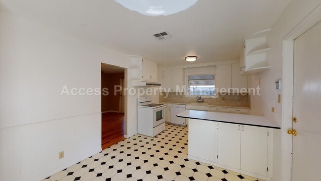 Photo - 1002 Phelps Ave