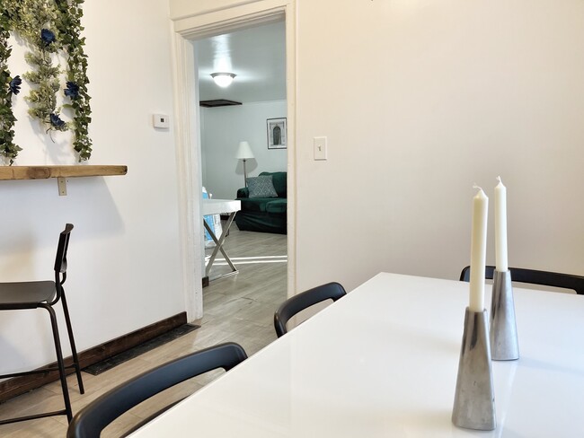 Photo - 736 N Hickory St