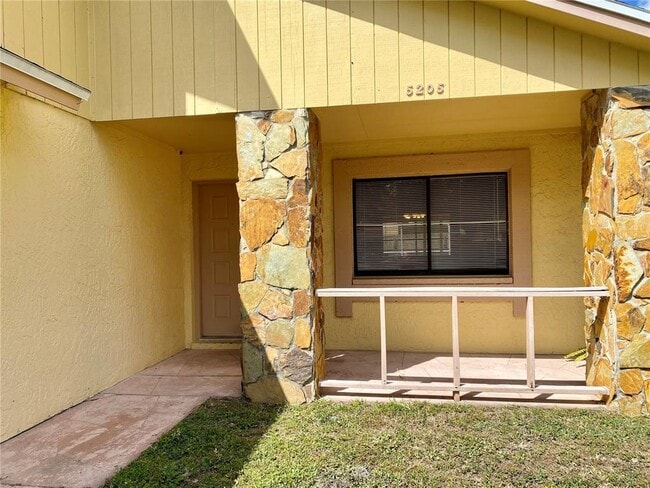 Photo - 5205 Dublin Pl