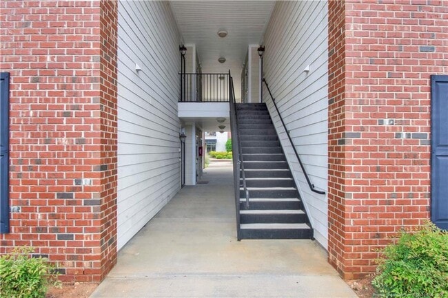 Photo - 1908 Harcourt Cir
