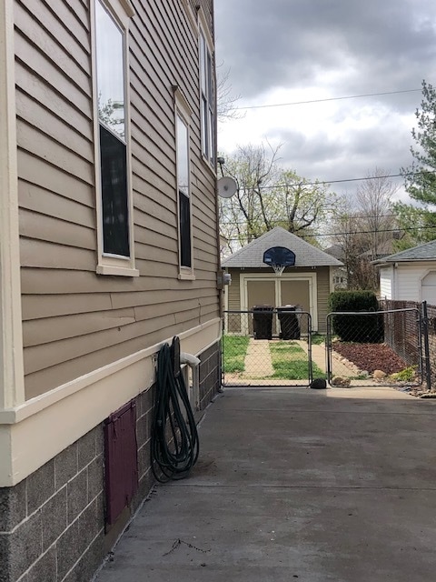 entrada de coches - 911 N Rebecca Pl