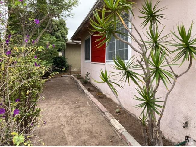 Building Photo - 4640 Clairemont Dr Rental