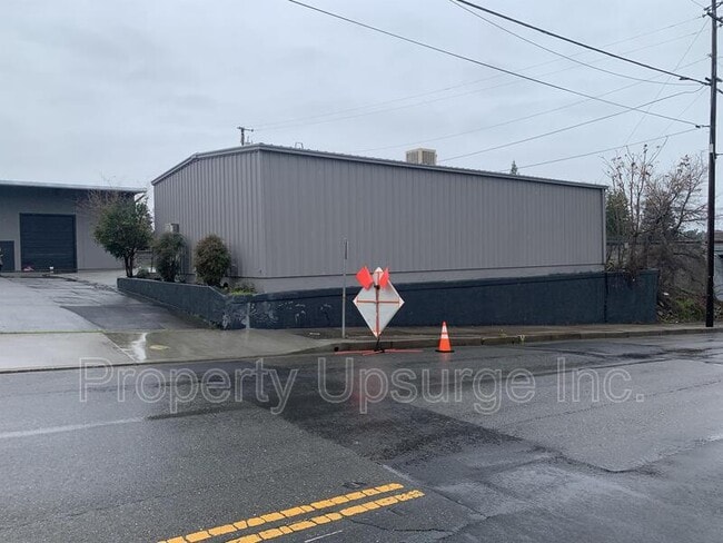 Photo - 1700 Myers St