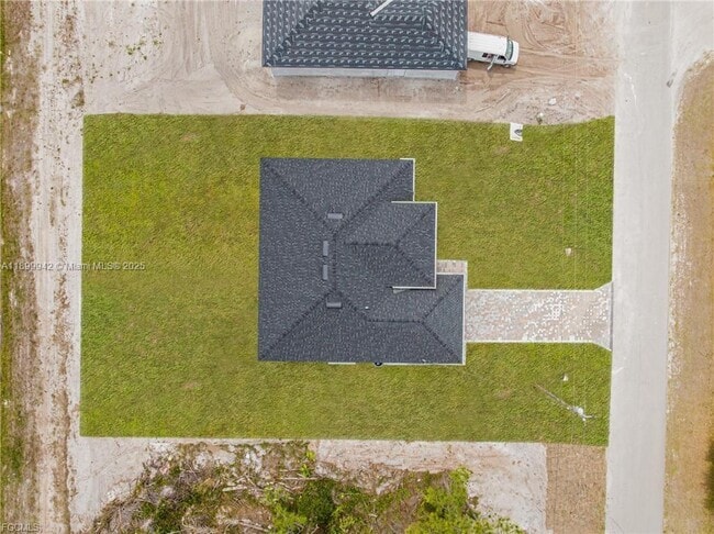 Photo - 620 Raintree St E