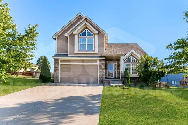 Raymore Beauty....4 Bed 3 Bath...Available... - Raymore Beauty....4 Bed 3 Bath...Available... House