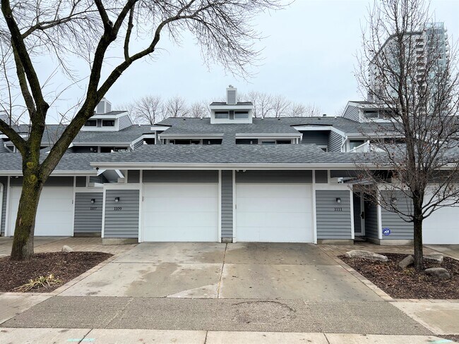 Photo - 1111 N Edison St Unit 1111