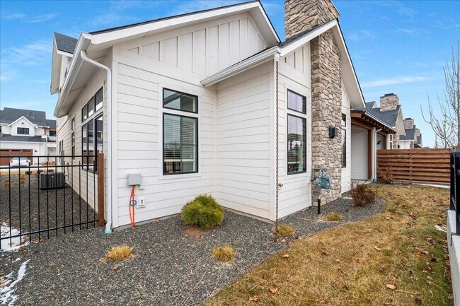 Photo - 3 Bedroom 2.5 Bathroom Townhouse in SpurWing