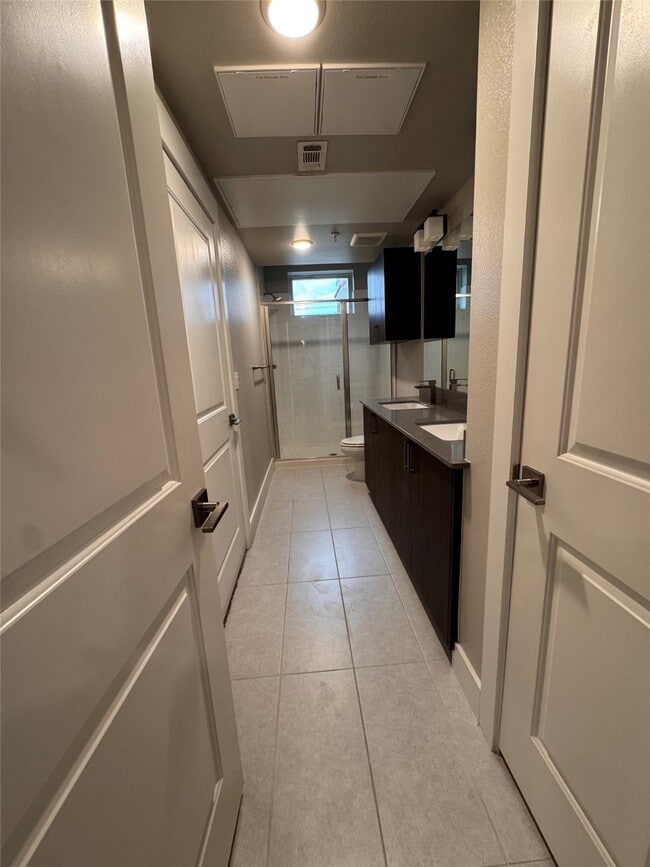 Photo - 4819 Caroline St Unidad 103