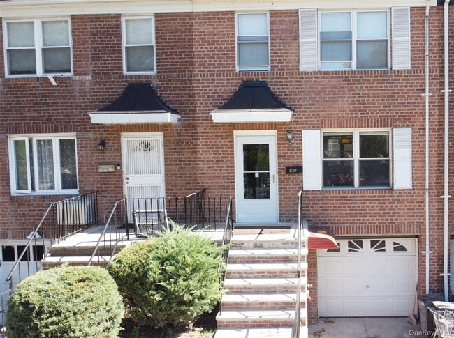 Photo - 47-29 215th St
