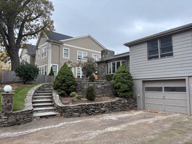 Building Photo - 338 Langley Rd