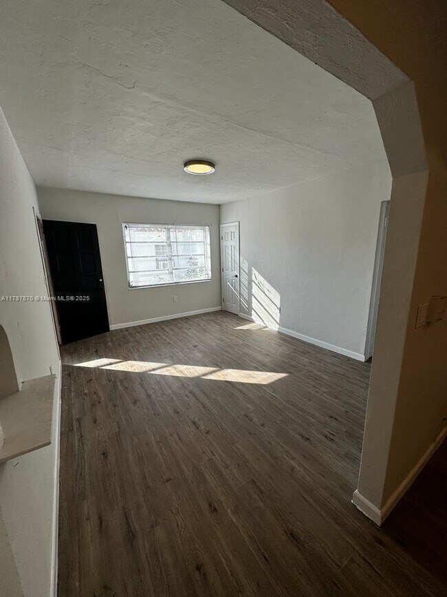 Photo - 541 SW 7th St Unit 1