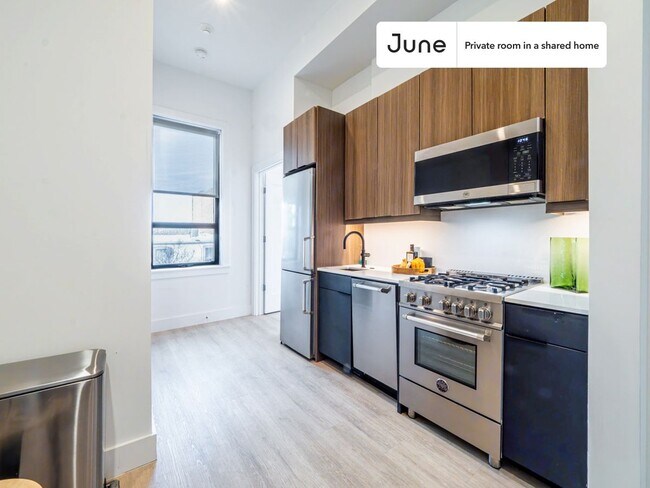Room in Shared 4 bed/2 bath home in Dupont Circle