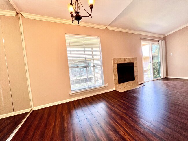 Building Photo - 700 Thicket Ln Unit 804