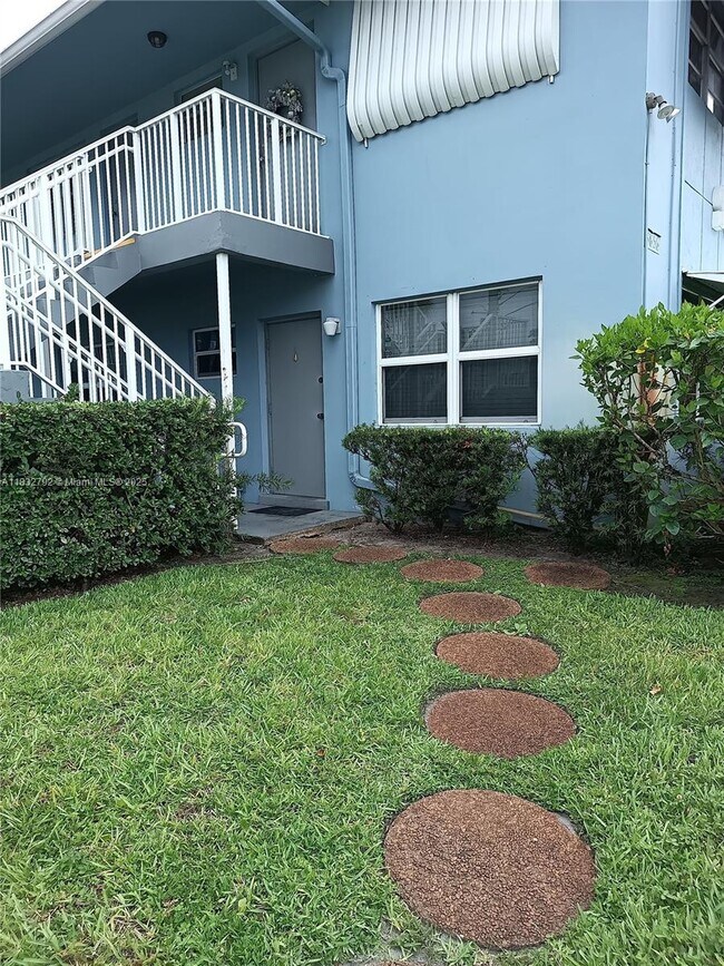 Photo - 3856 S Circle Dr Unidad 1 Rental