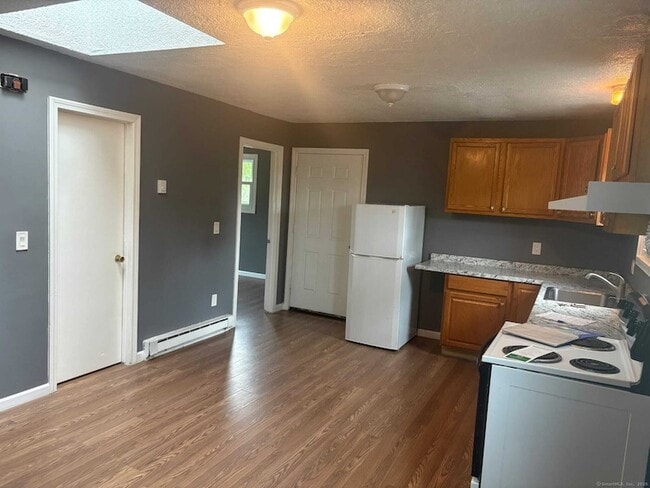 Building Photo - 51 River St Rental