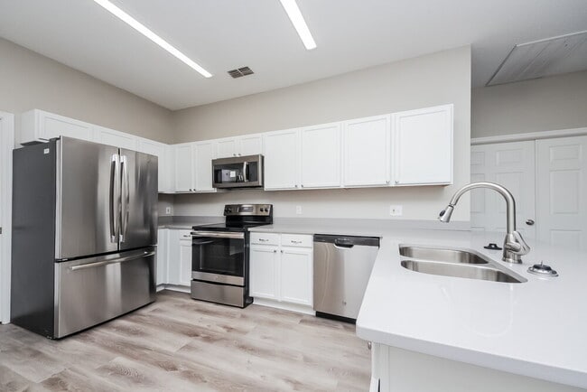 Photo - 405 Acacia Tree Way