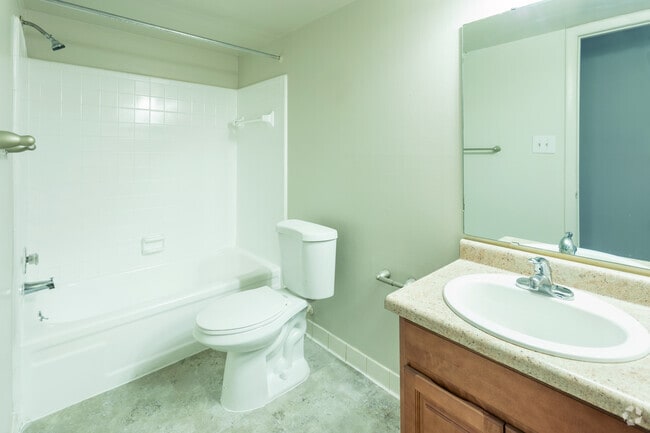 2 BR, 1 BA - 900 SF