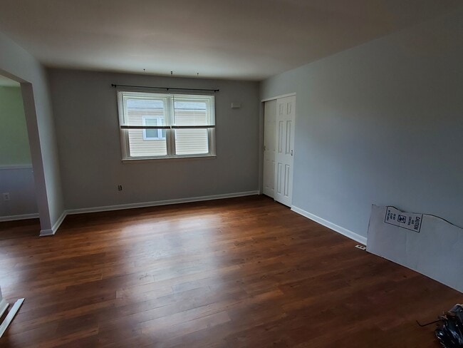 Large Living Room - 717 Willow St Unit 2B