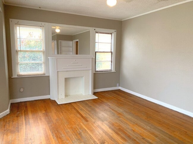 Photo - 3 bed 2 bath July Move In - Pre-Leasing