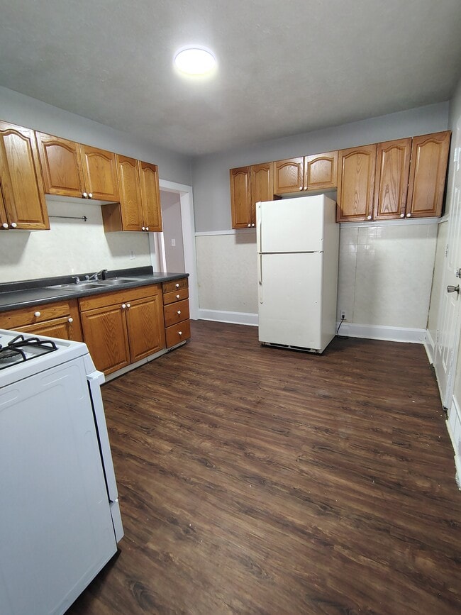 Photo - 1002 Montague St