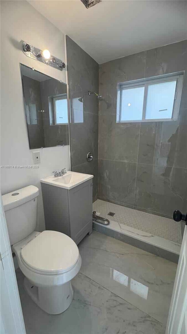 Photo - 901 NW 116th St