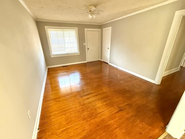 Photo - 100 Bowen Cir