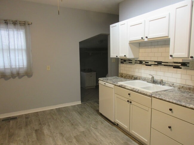 Photo - 301 N Main St