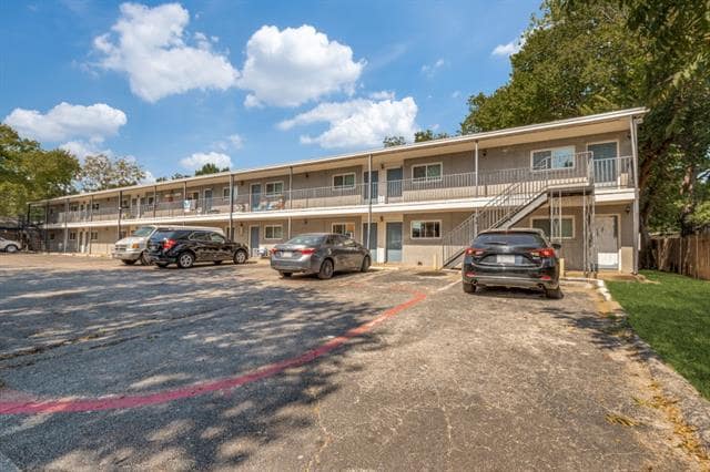 Building Photo - 1505 W Lovers Ln Unit 18