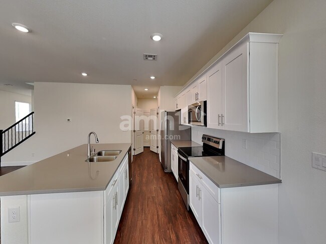 Photo - 126 Charmante Tulip Lane