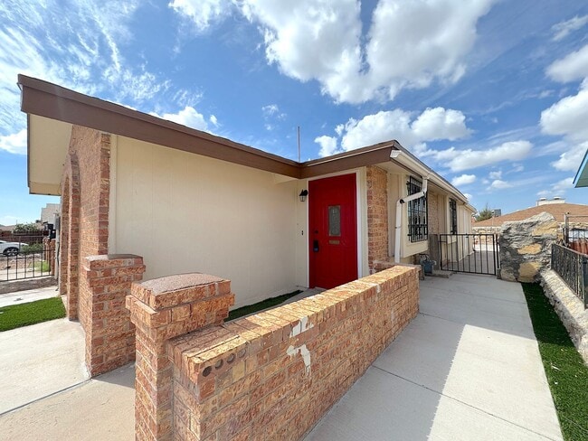 Photo - Refrig A/C 2bed/2bath Duplex with Bonus Room!