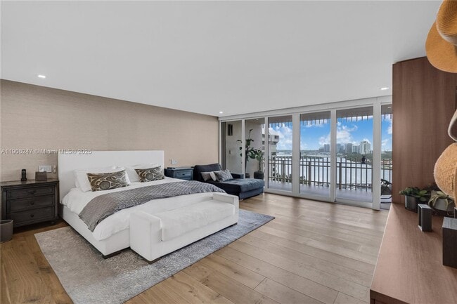 Building Photo - 3 Grove Isle Dr Unit C1710