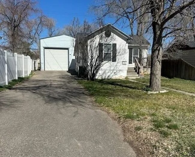 Building Photo - 726 N 11th Ave