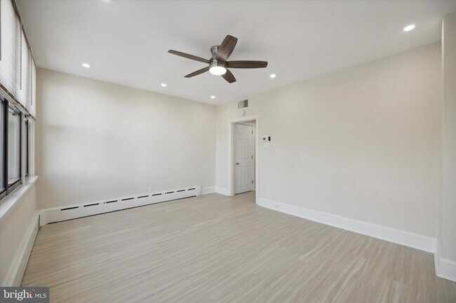 Photo - 2308 E Allegheny Ave Unidad 2