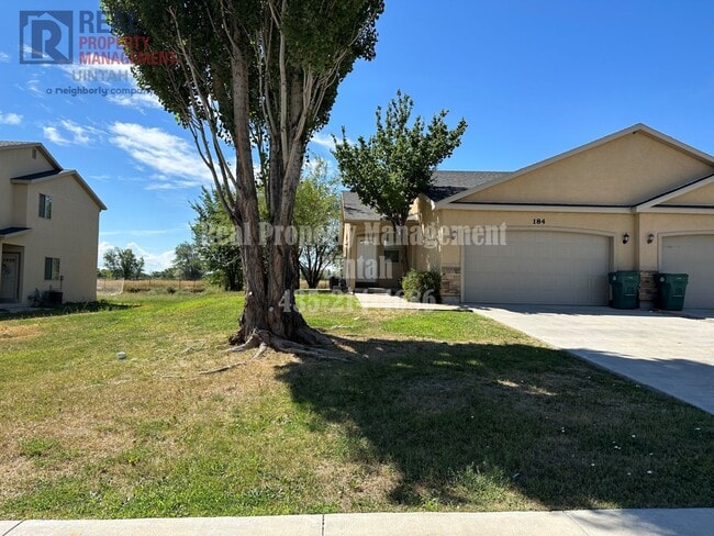 Building Photo - Furnished Vernal Twin Home near Rec Center