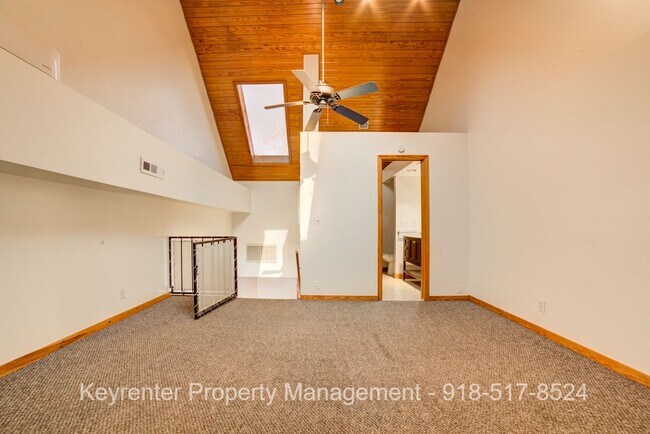 Photo - 2 Bed 2.5 Bath Right off Cherry Street!!