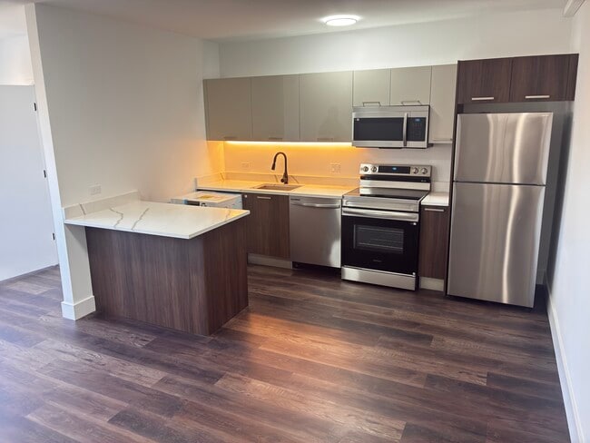 Building Photo - 5653 N Ashland Ave Unit 303