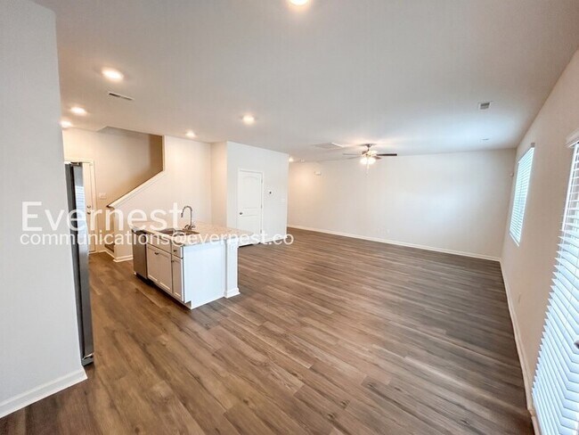 Photo - 209 Maple Spring Trl