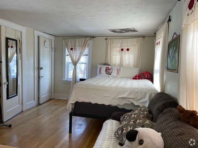 Building Photo - 7 Deloss St Unit 2R Rental