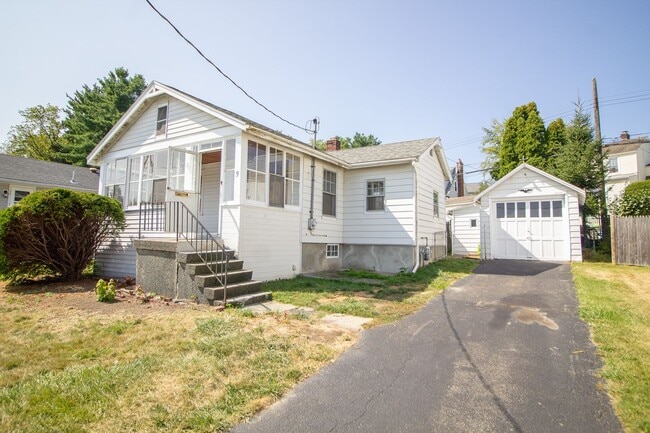 Photo - 2 BR 1 BA North Colonie Schools