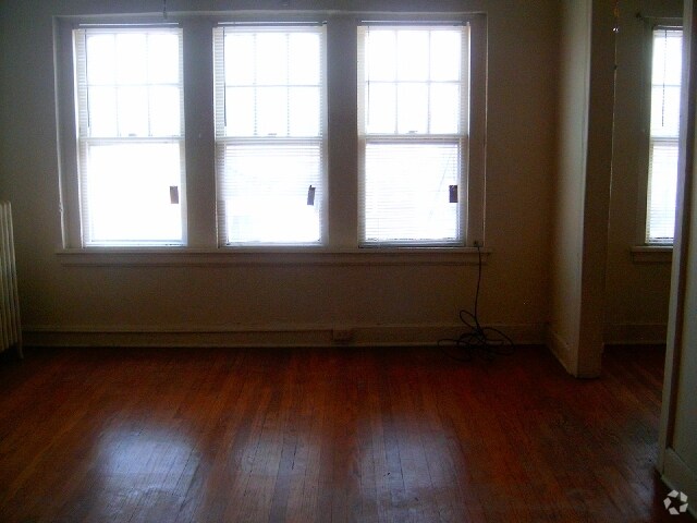 Building Photo - Mainview Apartments