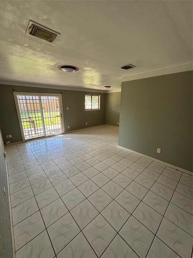 Photo - 1427 Rainy River Dr