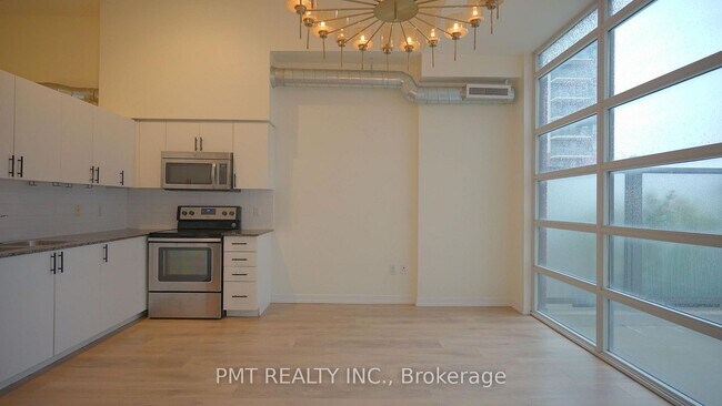 Photo - 1410-1410 Dupont St