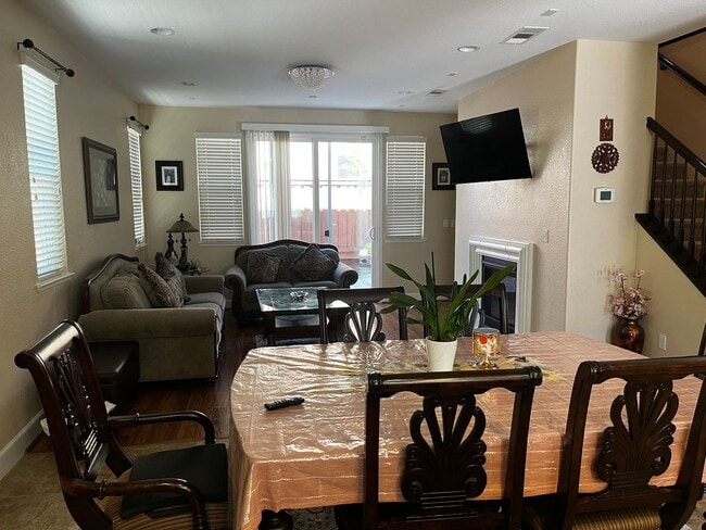 Photo - Great 4 Bedroom, 3 Bathroom 2100 sqft. Folsom Home for Lease